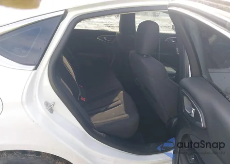 2015 Chrysler 200 Limited z USA, uszkodzony, nr VIN 1C3CCCAB5FN557590